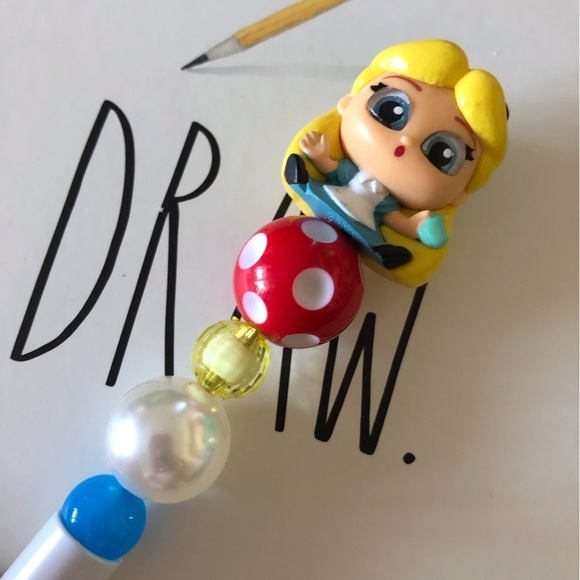 Disney Doorables: Alice in Wonderland: Alice handmade beaded pen - Picture 1 of 3